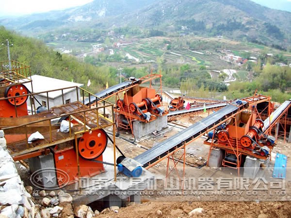 金礦石破碎現場