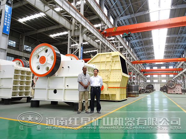 顎式細(xì)碎機(jī)生產(chǎn)車間 顎式細(xì)碎機(jī)生產(chǎn)車間