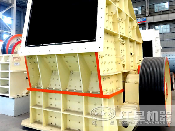 大型反擊式破碎機(jī) 大型反擊式破碎機(jī)