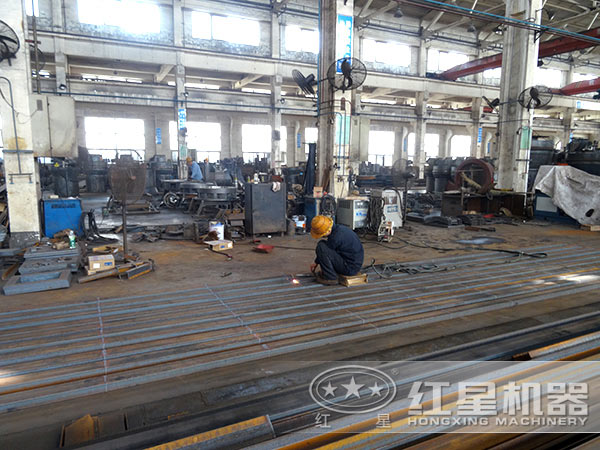 雷蒙磨粉機(jī)生產(chǎn)車間 雷蒙磨粉機(jī)生產(chǎn)車間