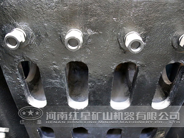 外動(dòng)顎式破碎機(jī) 外動(dòng)顎式破碎機(jī)