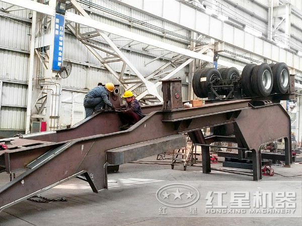 車載移動(dòng)破碎機(jī)生產(chǎn)車間 車載移動(dòng)破碎機(jī)生產(chǎn)車間