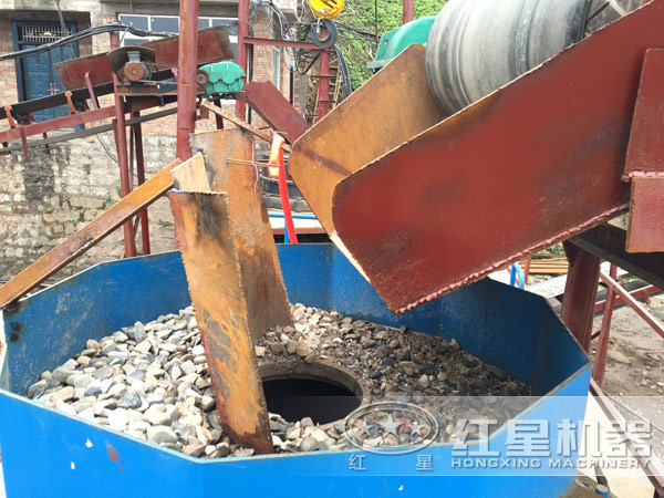 鵝卵石制沙機(jī)作業(yè)現(xiàn)場 鵝卵石制沙機(jī)作業(yè)現(xiàn)場