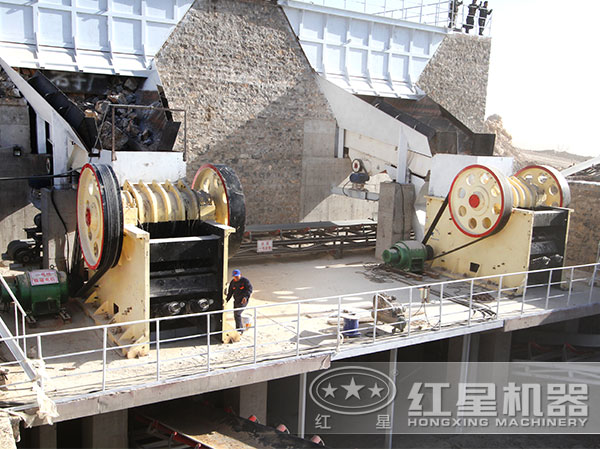 鄂式破碎機 鄂式破碎機