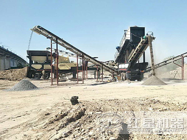 時產(chǎn)100噸移動破碎機作業(yè)現(xiàn)場 時產(chǎn)100噸移動破碎機作業(yè)現(xiàn)場