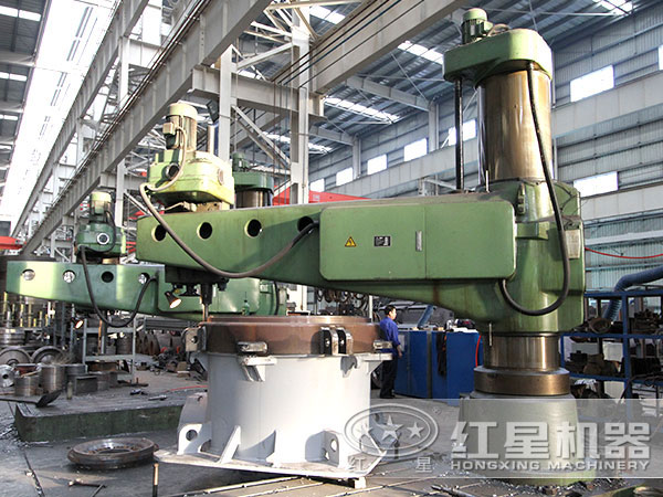 圓錐破碎機生產(chǎn)車間 圓錐破碎機生產(chǎn)車間