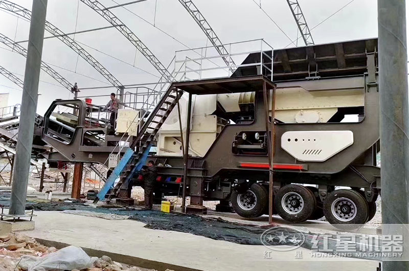 移動(dòng)顎破作業(yè)現(xiàn)場(chǎng) 移動(dòng)顎破作業(yè)現(xiàn)場(chǎng)