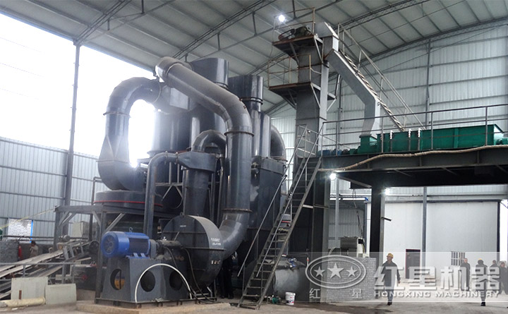 磨粉機(jī)現(xiàn)場 磨粉機(jī)現(xiàn)場