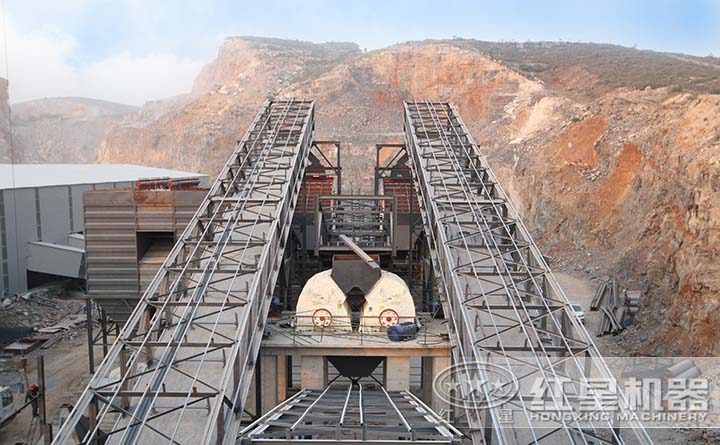 錘破生產(chǎn)現(xiàn)場(chǎng) 錘破生產(chǎn)現(xiàn)場(chǎng)