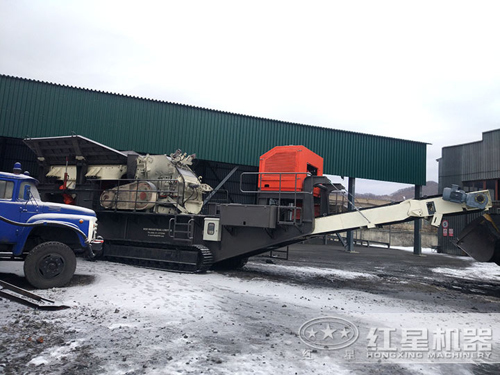 履帶反擊破碎石現場 履帶反擊破碎石現場