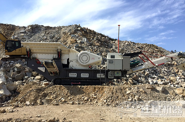 移動式破碎機作業(yè)現(xiàn)場 移動式破碎機作業(yè)現(xiàn)場