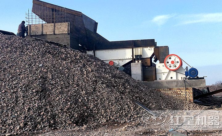 顎式粉碎機(jī)在礦山行業(yè)中比較常見(jiàn)