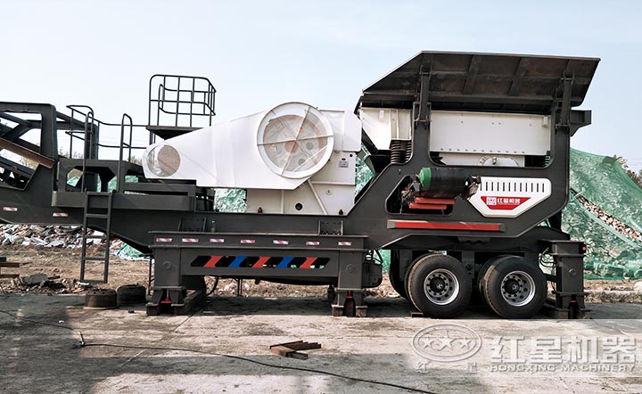 廊坊車載移動(dòng)顎式碎石機(jī)客戶現(xiàn)場(chǎng) 廊坊車載移動(dòng)顎式碎石機(jī)客戶現(xiàn)場(chǎng)