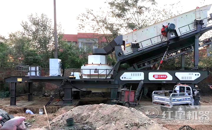 移動(dòng)式新型制砂生產(chǎn)線適合場地不固定的客戶使用