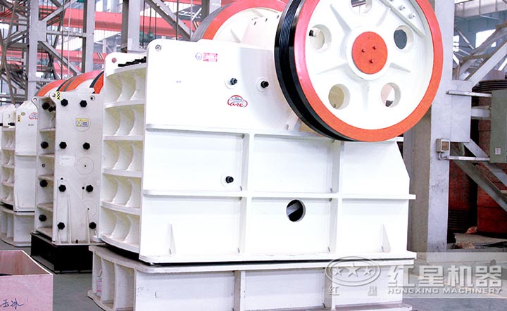 顎式破碎機(jī)設(shè)備簡單，運(yùn)行效果好