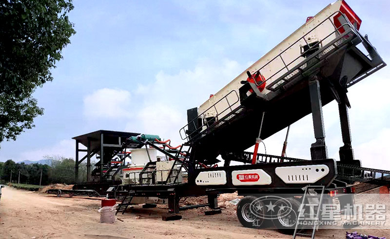 可移動(dòng)式制砂機(jī)客戶(hù)現(xiàn)場(chǎng) 可移動(dòng)式制砂機(jī)客戶(hù)現(xiàn)場(chǎng)