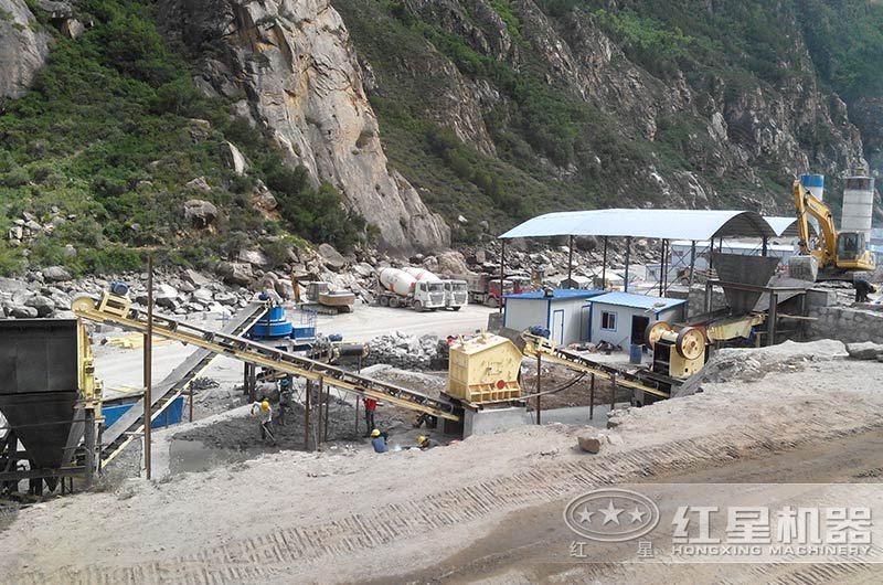 制砂生產(chǎn)現(xiàn)場(chǎng) 制砂生產(chǎn)現(xiàn)場(chǎng)