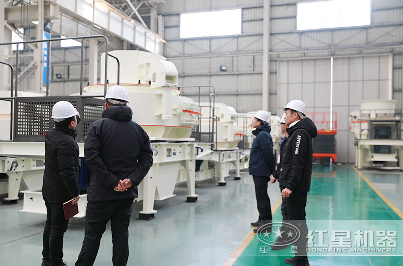 客戶(hù)來(lái)廠(chǎng)考察石頭碎砂加工設(shè)備