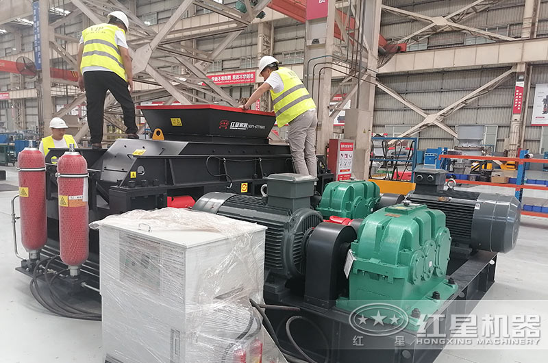 客戶來廠考察對(duì)輥制砂機(jī)設(shè)備 客戶來廠考察對(duì)輥制砂機(jī)設(shè)備