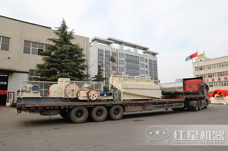 紅星對(duì)輥制砂機(jī)裝車發(fā)貨現(xiàn)場(chǎng) 紅星對(duì)輥制砂機(jī)裝車發(fā)貨現(xiàn)場(chǎng)